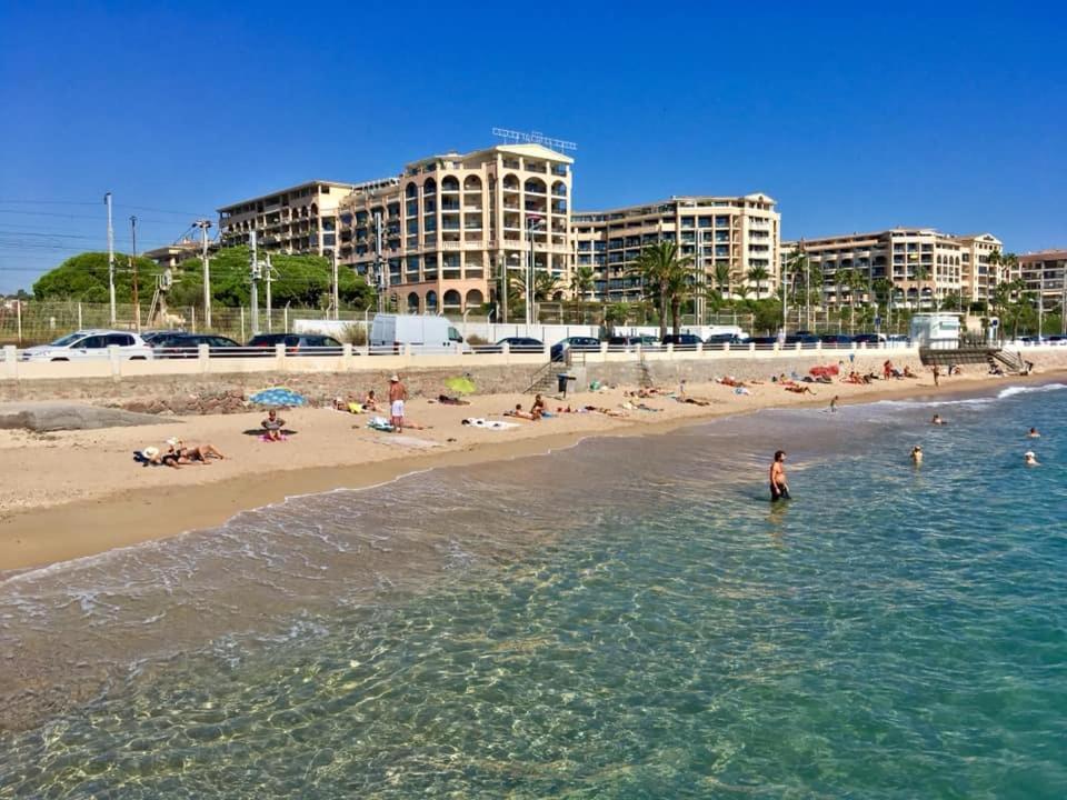 Joli 2 Pieces Aux Pieds Des Plages Cannes Extérieur photo